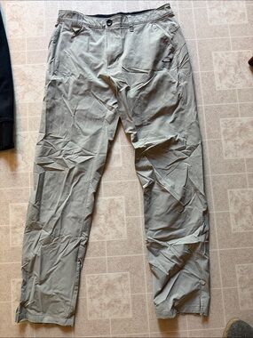 Oakley Men's Tan Performance Chinos